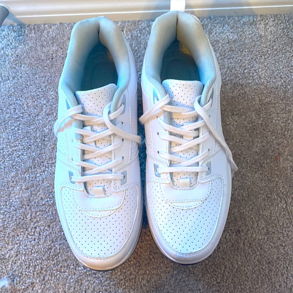 MLyzhe/Amazons built in retractable roller skating shoes woman’s size 7.5